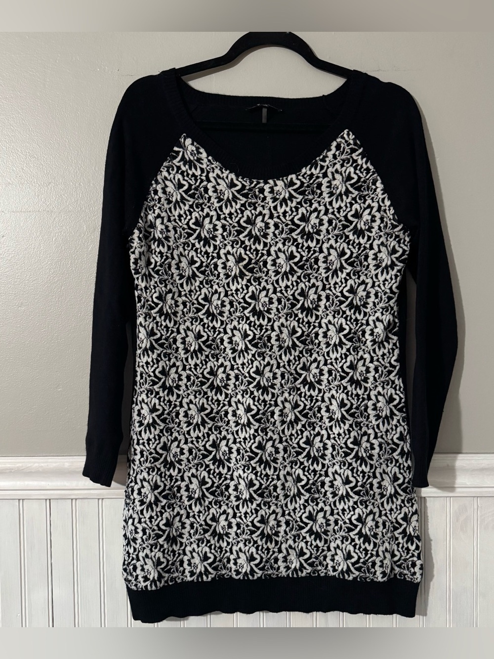 Yest Sweater Black and White Floral Print Long Sleeve Women’s Size Medium /10
